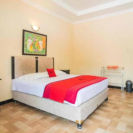 Reddoorz @ Panglima Sudirman Madiun Hotel Екстериор снимка