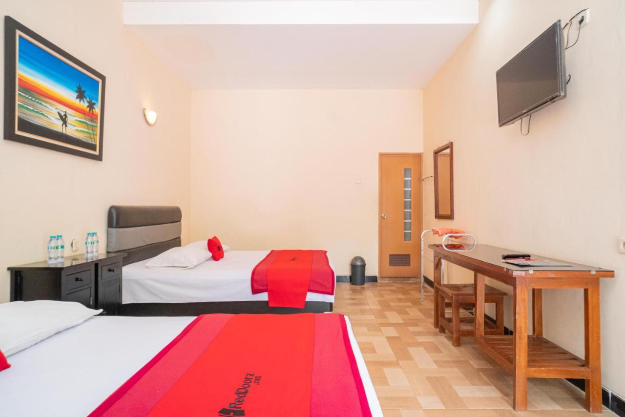 Reddoorz @ Panglima Sudirman Madiun Hotel Екстериор снимка