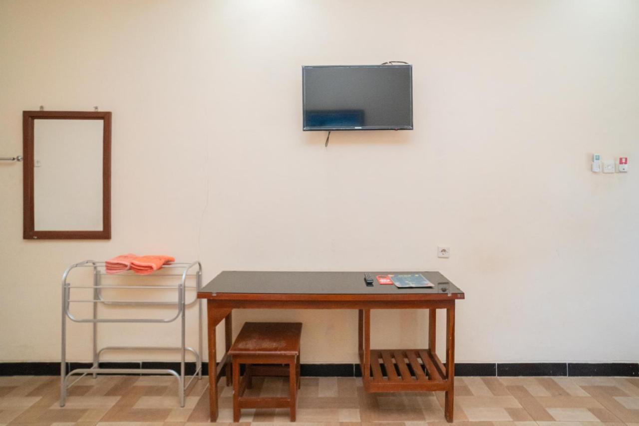 Reddoorz @ Panglima Sudirman Madiun Hotel Екстериор снимка