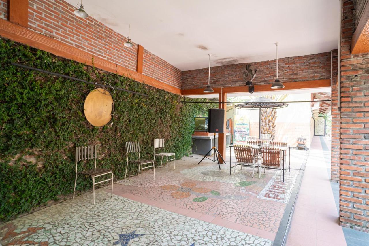 Reddoorz @ Panglima Sudirman Madiun Hotel Екстериор снимка